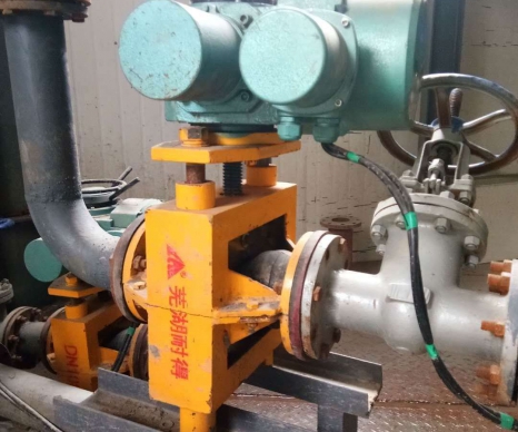 電動(dòng)裸式管夾閥使用現(xiàn)場